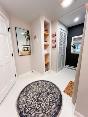 Interior - Lil' Atlantic at Salisbury Beach (Salisbury)