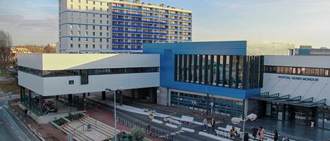 المنشأة من الخارج