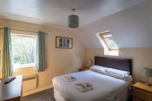 4 bedrooms, iron/ironing board, free WiFi, bed sheets