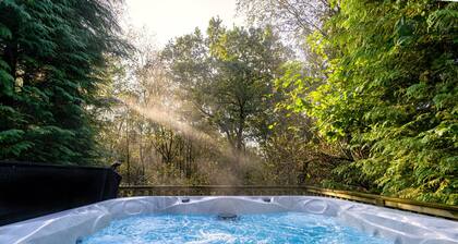 Farley; woodland lodge for 8 with hot tub, log burner, BBQ, near Alton Towers.