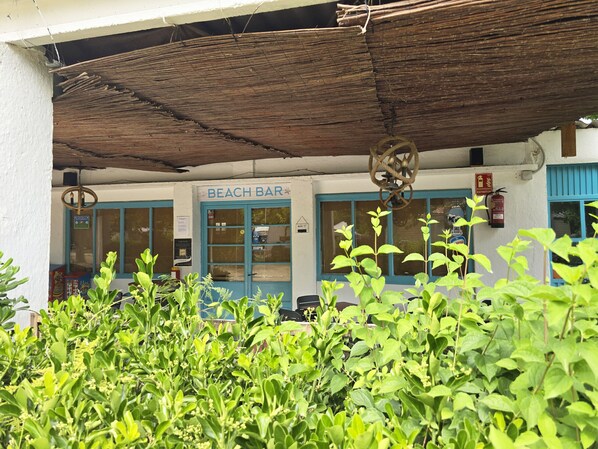 Exterior detail - Maia: Family bungalow (Canet de Mar)