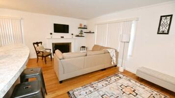 3 bedrooms, Internet