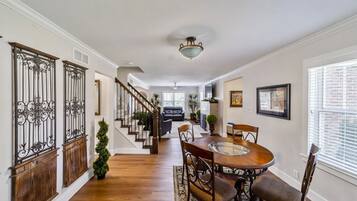 Nhà | 3 phòng ngủ, truy cập Internet tốc độ cao