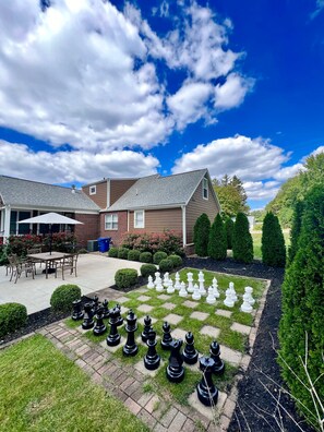 House | 3 bedrooms, Internet - Modern Home Just 10 Mins to Notre Dame 18384 (South Bend)