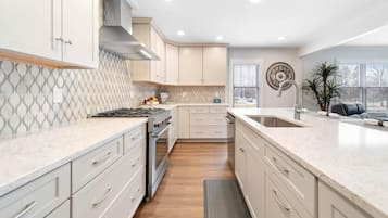 3 bedrooms, Internet