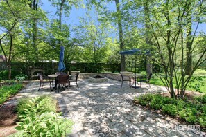 House | 3 bedrooms, Internet - Modern Notre Dame Get Away 1614 (South Bend)