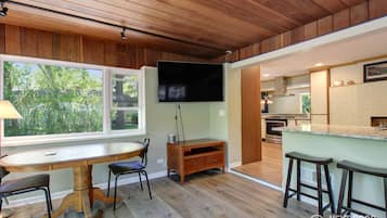 3 bedrooms, Internet