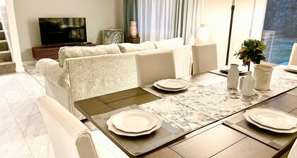Modern Home Just Mins to Notre Dame 52723
