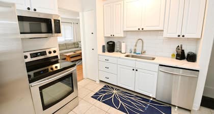 Remodeled Home 1 Mile From Notre Dame 1150