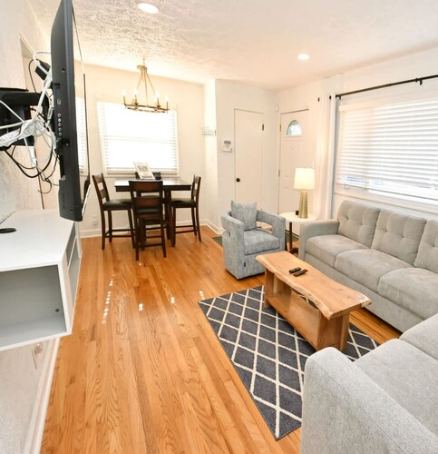 Remodeled Home 1 Mile From Notre Dame 1150