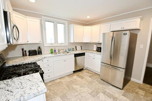 Walk to Notre Dame 3 Bedroom 1 5 Bath Home 717