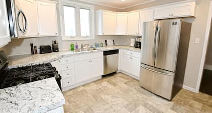 Walk to Notre Dame 3 Bedroom 1 5 Bath Home 717