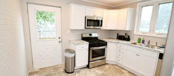 Walk to Notre Dame 3 Bedroom 1 5 Bath Home 717