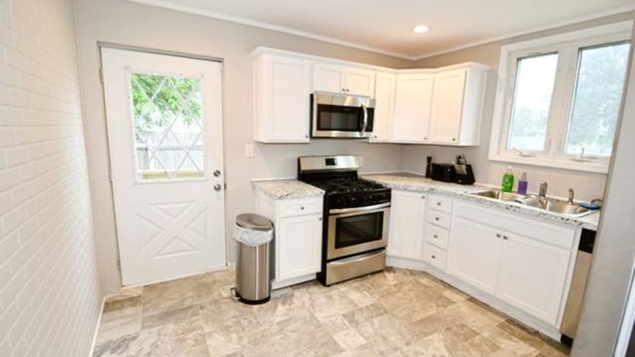 Walk to Notre Dame 3 Bedroom 1 5 Bath Home 717