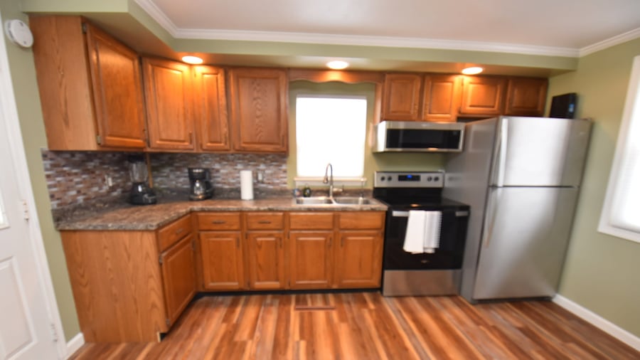20 min Walk to ND 3 Bedroom 2 Bath Home 54475