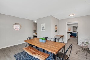 House | 2 bedrooms, Internet - 3 Blocks to Notre Dame 2 Bedroom 1 Bath Home 815 (South Bend)