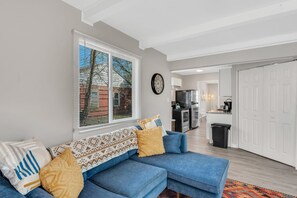 House | 2 bedrooms, Internet - 3 Blocks to Notre Dame 2 Bedroom 1 Bath Home 815 (South Bend)