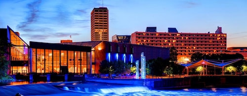 3 Blocks to Notre Dame 2 Bedroom 1 Bath Home 815