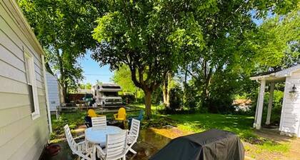3 Bedroom Home 7 Blocks From ND Firepit 54231
