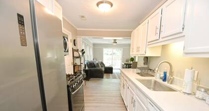 3 Blocks From Nd 3 Bedroom 2 Bath Home 1815