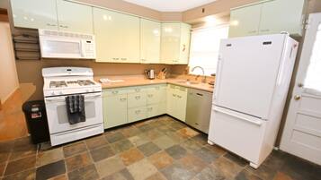 3 bedrooms, Internet