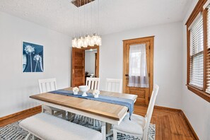 House | 3 bedrooms, Internet - Historic Renovated Home Steps to Notre Dame 103 (South Bend)