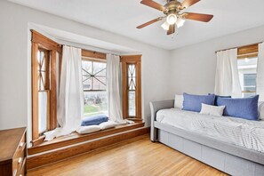 House | 3 bedrooms, Internet - Historic Renovated Home Steps to Notre Dame 103 (South Bend)