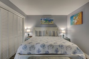 1 bedroom, iron/ironing board, internet, bed sheets - Sunset Rentals | St. Andrews 1853 | Dog Friendly (Hilton Head Island)
