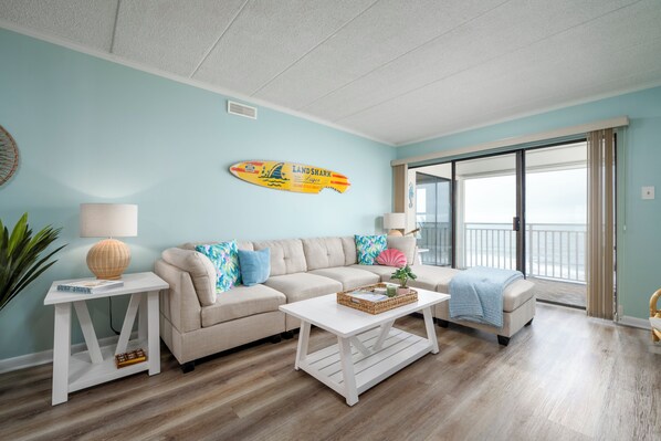 TV - New Listing! Lovely Two Bedroom Oceanfront Condo With a Great Mid-Town Location (Ocean City)
