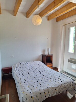 3 bedrooms, travel crib, WiFi