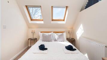 3 bedrooms, iron/ironing board, free WiFi, bed sheets