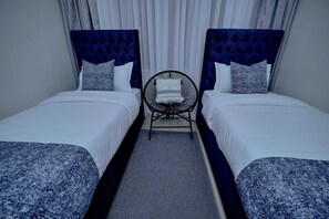 2 Schlafzimmer, Zimmersafe, Schreibtisch, Bügeleisen/Bügelbrett