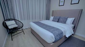 2 Schlafzimmer, Zimmersafe, Schreibtisch, Bügeleisen/Bügelbrett