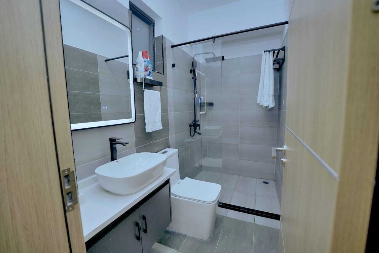 Een douche, een bubbelbad, milieuvriendelijke toiletartikelen