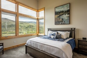 3 Schlafzimmer, Schreibtisch, Bügeleisen/Bügelbrett, kostenloses WLAN