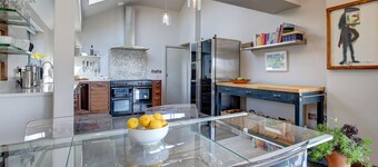 Well equipped lodge,  Next to Holkham Hall and villages close to the Beach