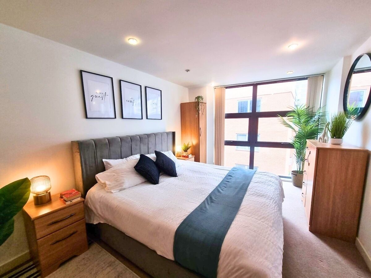 2 habitaciones, tabla de planchar con plancha y acceso a internet 