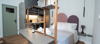 Modern & Sunny apartment with Garden View in the heart of the city center NYX 1