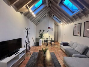 TV - Cozy private 1-bedroom apartment in Hoxton (Greater London)