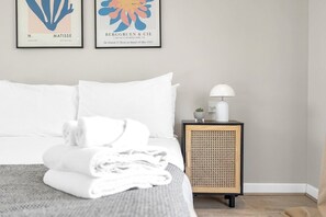4 bedrooms, iron/ironing board, Internet, bed sheets