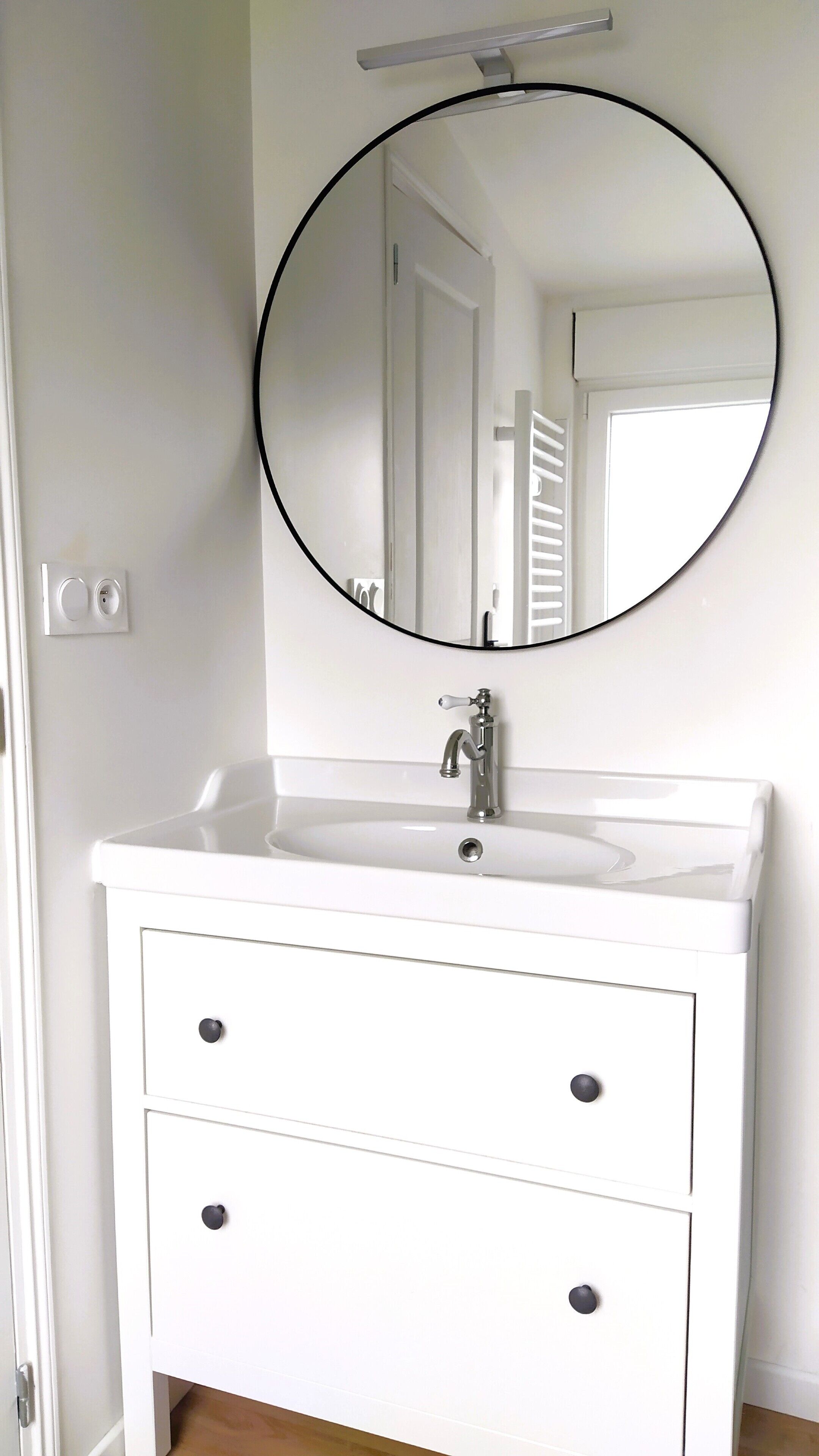 Hårføner, håndklær og toalettpapir