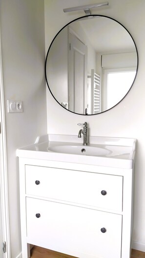 Hair dryer, towels, toilet paper - 8-minute walk from CAEN train station (Caen)