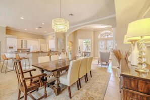 Dining - Sleeps 10 - Hot tub and Pool - Eight Lakes view! Prime Location! (Cape Coral)