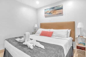 1 bedroom, desk, WiFi