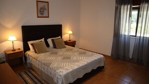 5 bedrooms, in-room safe, iron/ironing board, travel cot