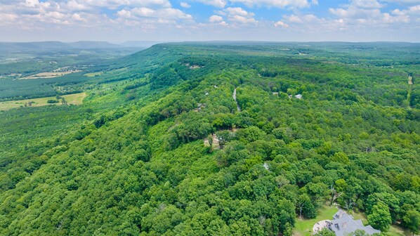 An aerial view of a forested area with a clear sky. - Sunset ROCKS-sleeps 8 with brow view, hot tub, & fire pit (Mentone)