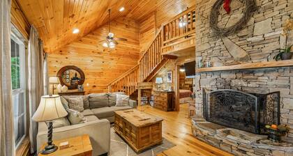 Sunset ROCKS-sleeps 8 with brow view, hot tub, & fire pit