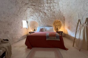 1 bedroom, desk, travel cot, free WiFi