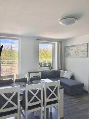 Apartment, 2 Bedrooms, Garden View | Private kitchenette | Fridge, microwave, stovetop, cookware/dishes/utensils - Apartamenty Golf Dyndeby (Nexø)