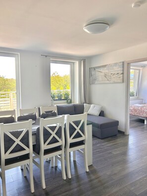 Apartment, 2 Bedrooms, Garden View | Private kitchenette | Fridge, microwave, stovetop, cookware/dishes/utensils